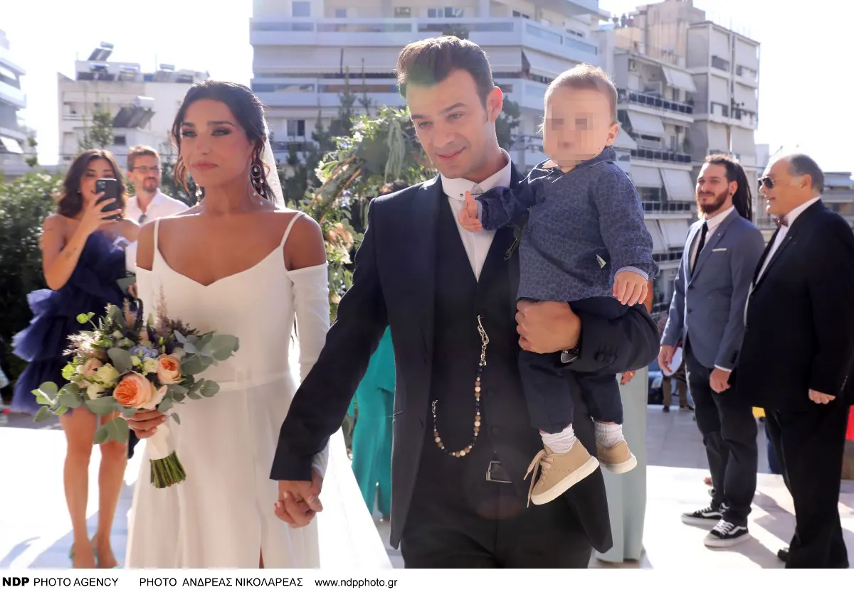Η Ελευθερία Κοντογεώργη, ο Κωνσταντίνος Γαβαλάς και το παιδί τους στον γάμο τους