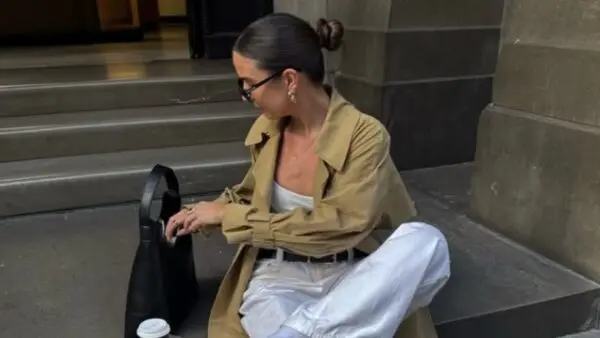 Κοπέλα με μοκασίνια