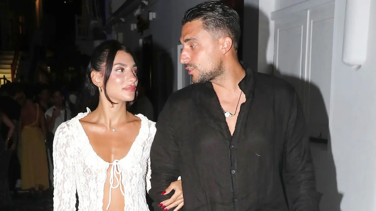 Η Μαριαλένα Ρουμελιώτη και ο Σάκης Κατσούλης στη Μύκονο