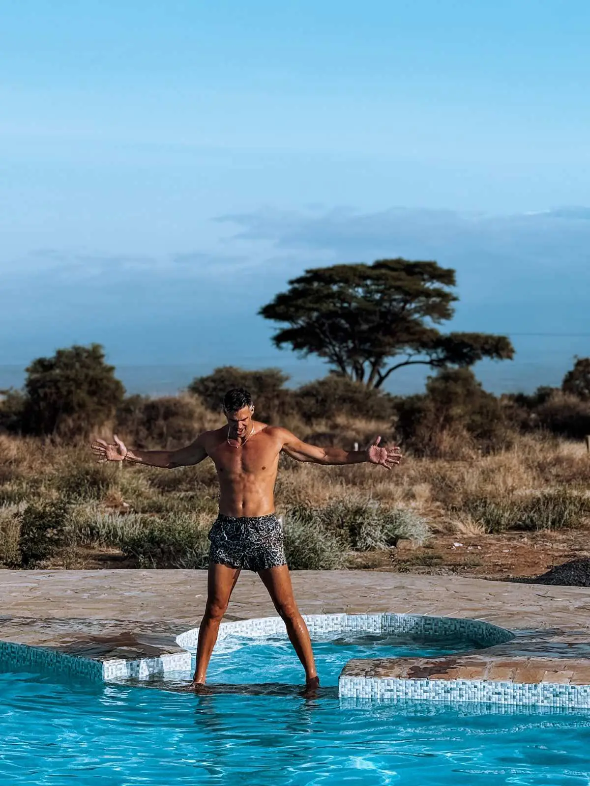 Οικονομάκου - Τσερέλα: Συνεχίζουν τις διακοπές τους στην Αφρική – Οι πόζες με μαγιό σε εντυπωσιακή πισίνα