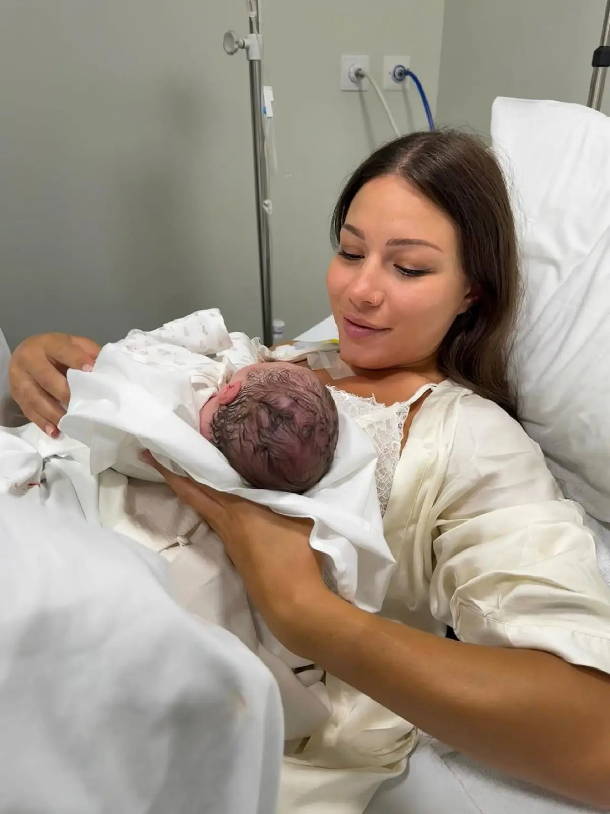 Η Σιμώνη Χριστοδούλου με την κόρη της 