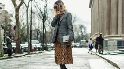 Τα παπούτσια του φθινοπώρου με γκρι σακάκι