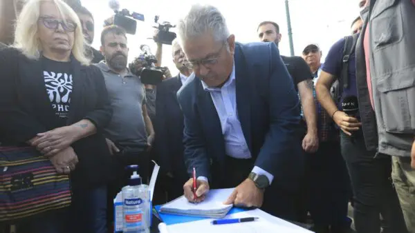 Ο Δημήτρης Κουτσούμπας στο Σύνταγμα