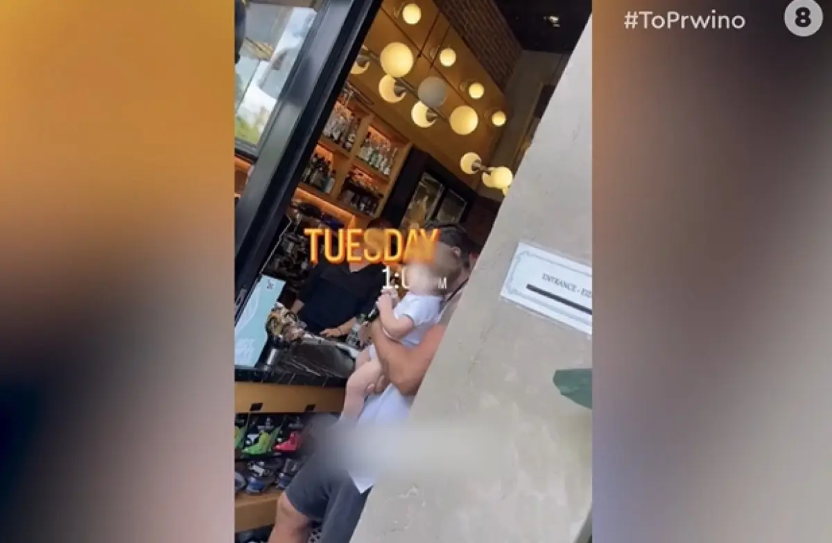 Ο Γιώργος Μανίκας αγκαλιά με το μωρό του Κωνσταντίνου Αργυρού