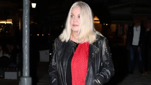 Η Ρούλα Κορομηλά σε δημόσια έξοδό της