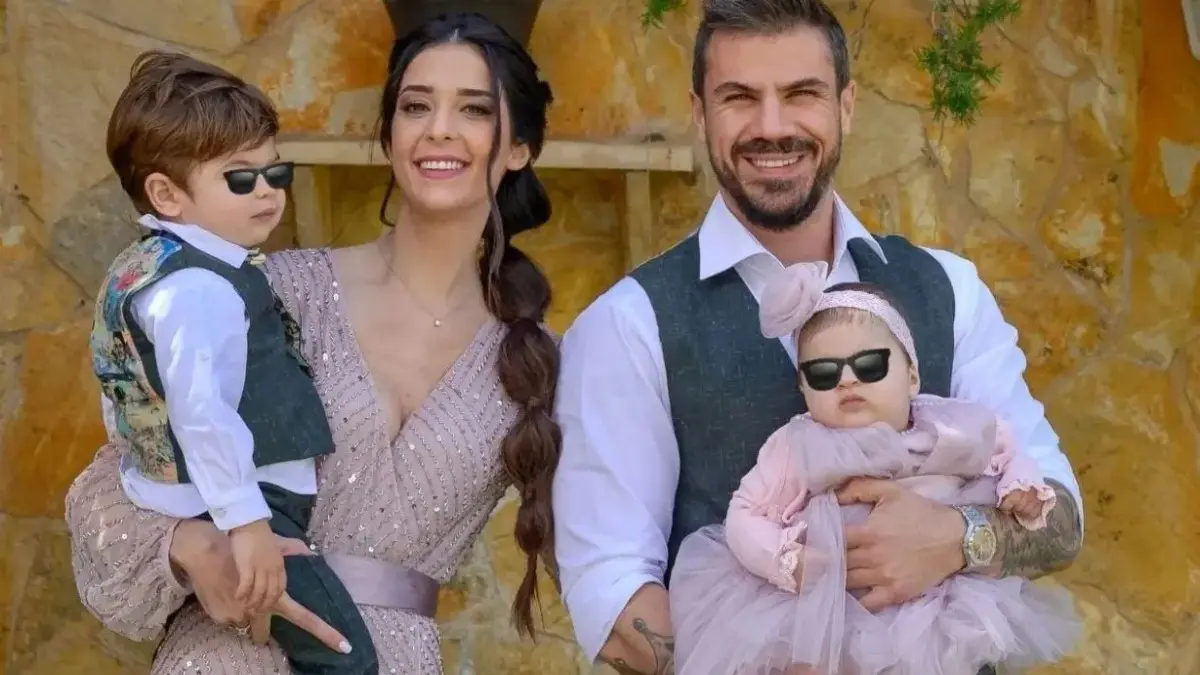 Άκης Πετρετζίκης οικογένεια