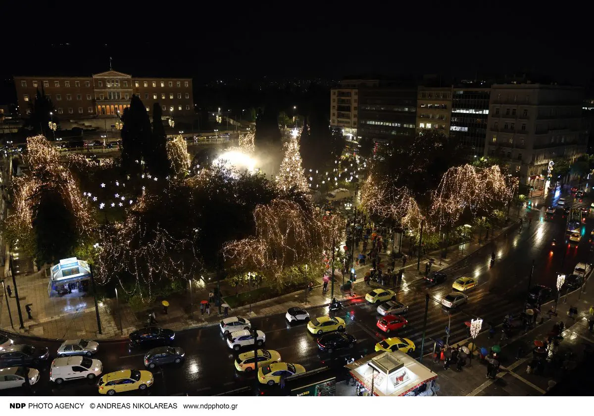 Φωταγώγηση δέντρο Σύνταγμα