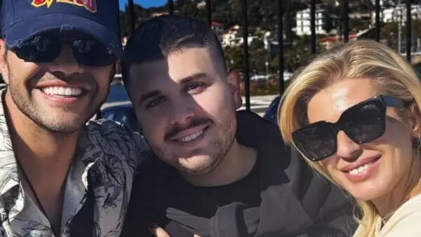 Ο Γιώργος Τσαλίκης με τη Δώρα Δημητροπούλου και τον γιο τους, Βασίλη