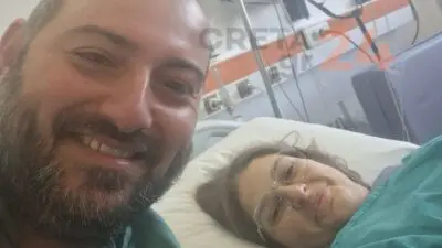 Το ζευγάρι που είδε το παιδί του να γεννιέται στο αυτοκίνητό τους