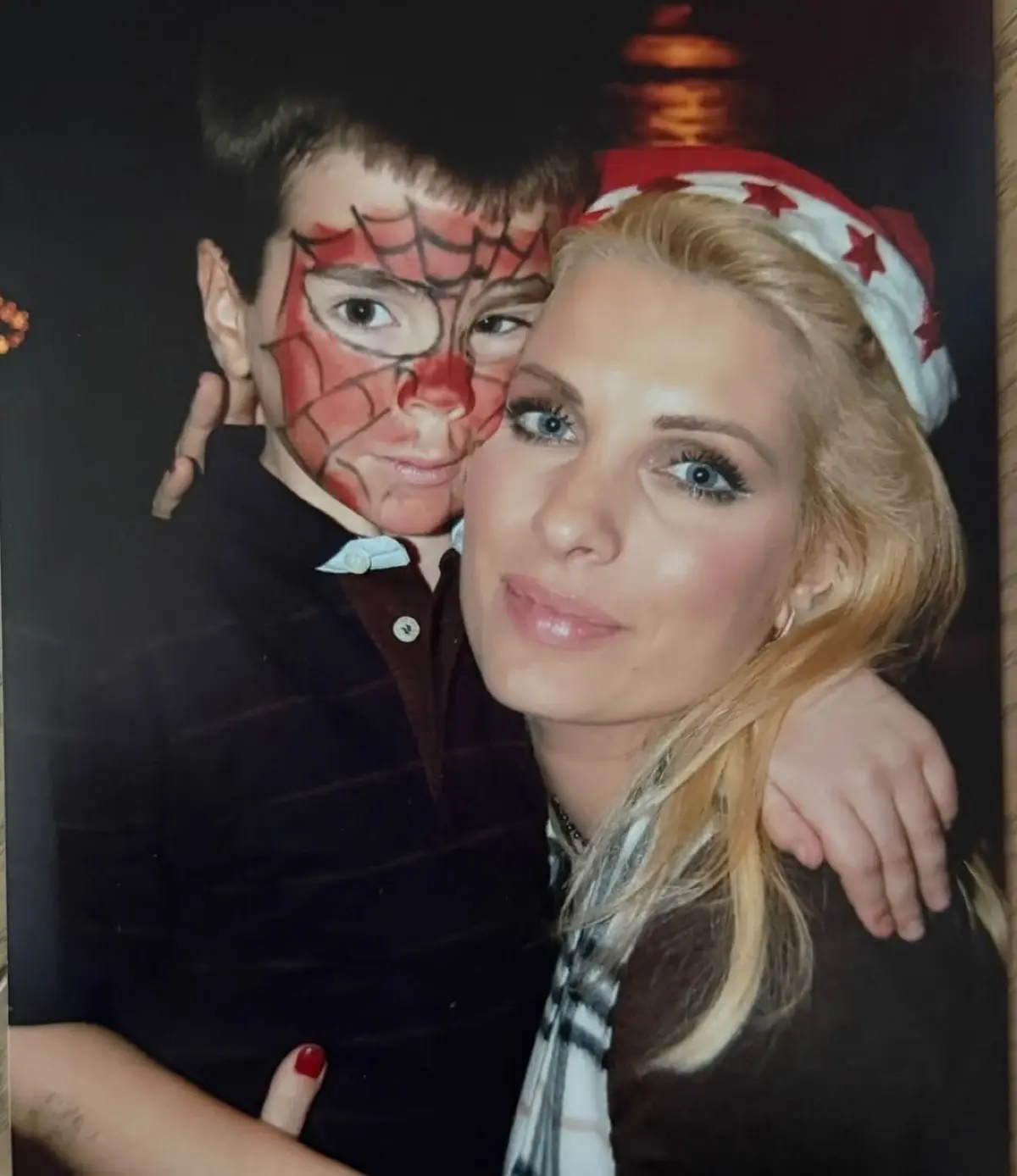 Ο Άγγελος Λάτσιος και η Ελένη Μενεγάκη τις απόκριες όταν ήταν μικρός ο πρώτος