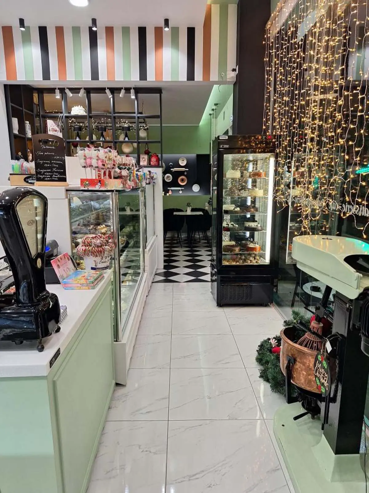 Ζαχαροπλαστεία Τάικος