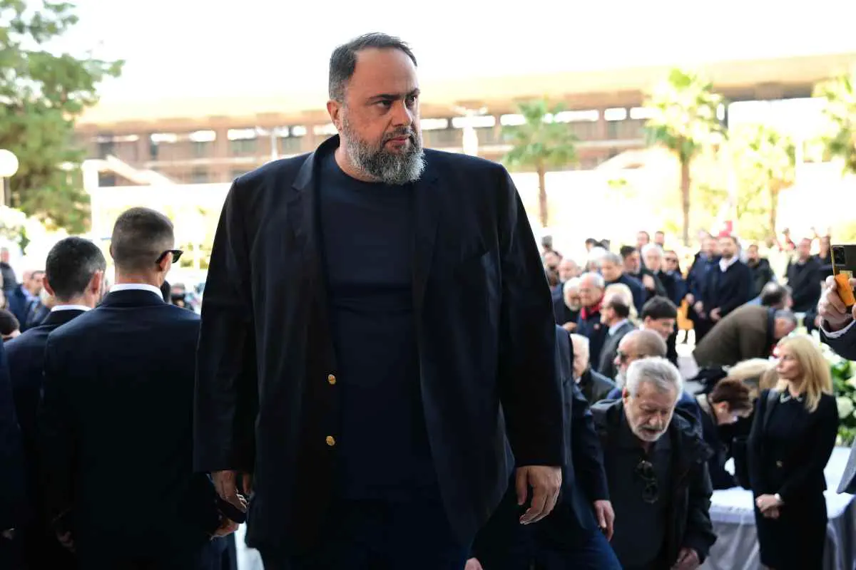 Βαγγέλης Μαρινάκης: Σε κλίμα συγκίνησης η κηδεία της μητέρας του, Ειρήνης (Φωτογραφίες)