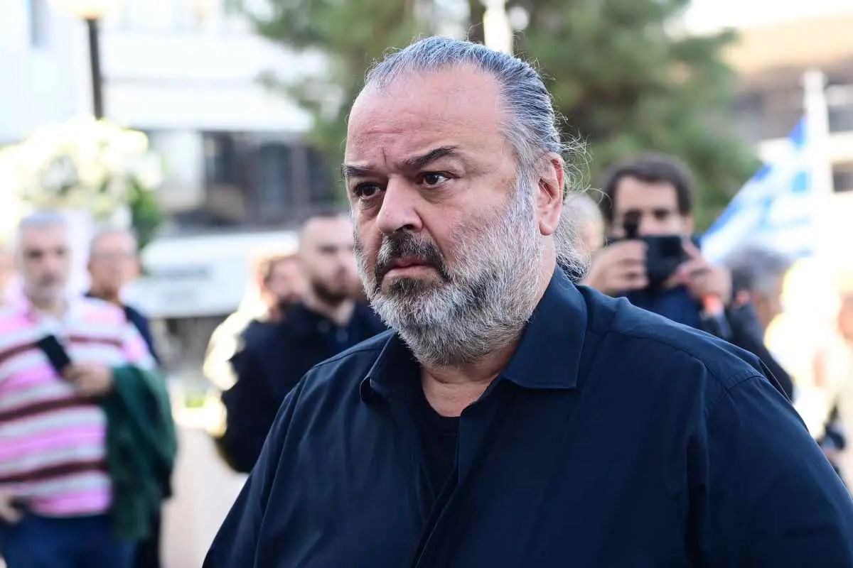 Βαγγέλης Μαρινάκης: Σε κλίμα συγκίνησης η κηδεία της μητέρας του, Ειρήνης (Φωτογραφίες)