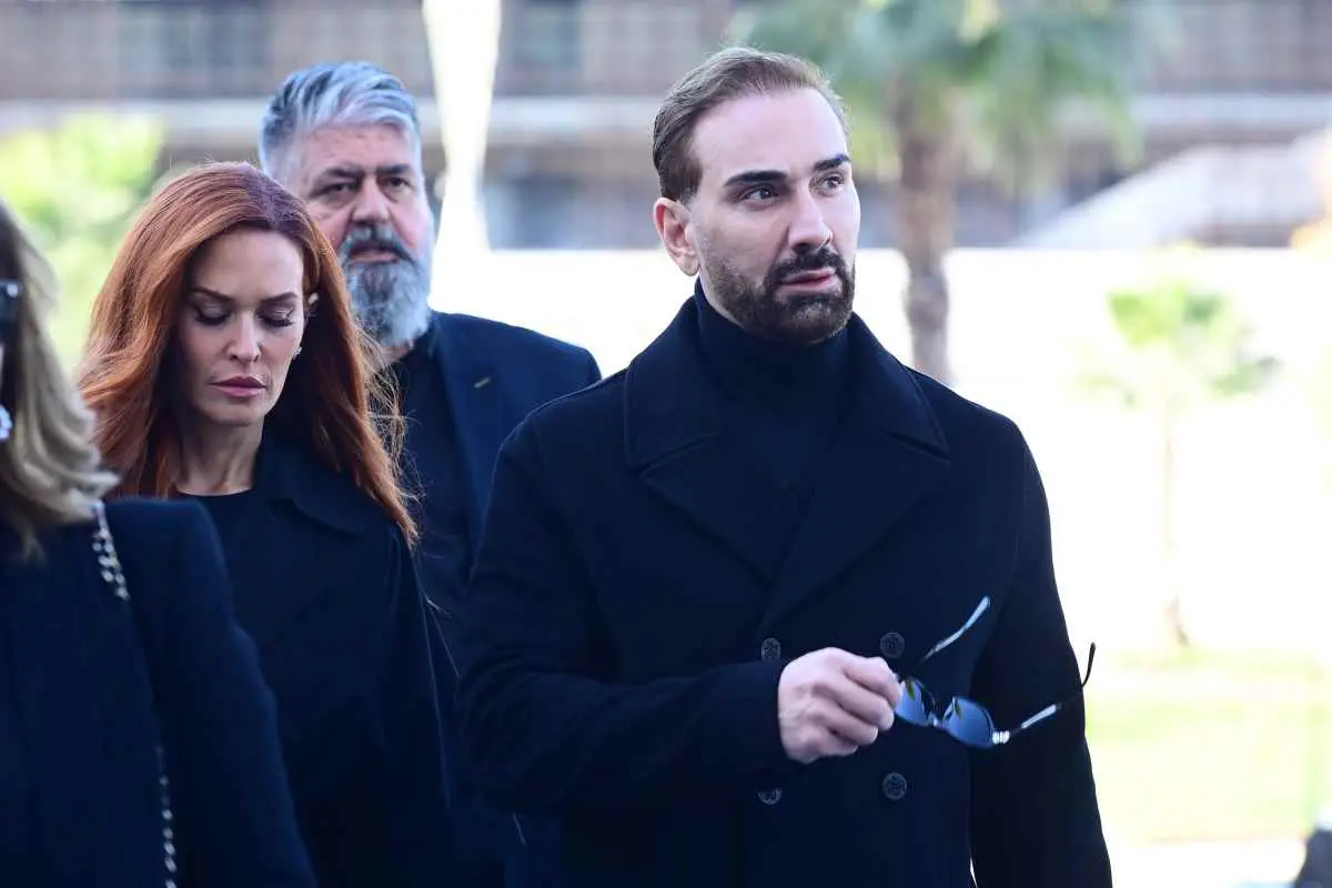 Βαγγέλης Μαρινάκης: Σε κλίμα συγκίνησης η κηδεία της μητέρας του, Ειρήνης (Φωτογραφίες)