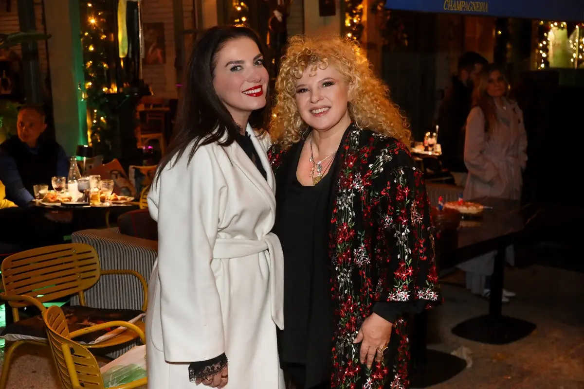 Φωτεινή Δάρρα, Αθηνά Καμπάκογλου