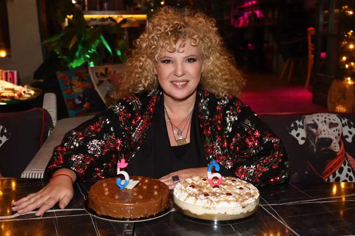 Γενέθλια για την Αθηνά Καμπάκογλου