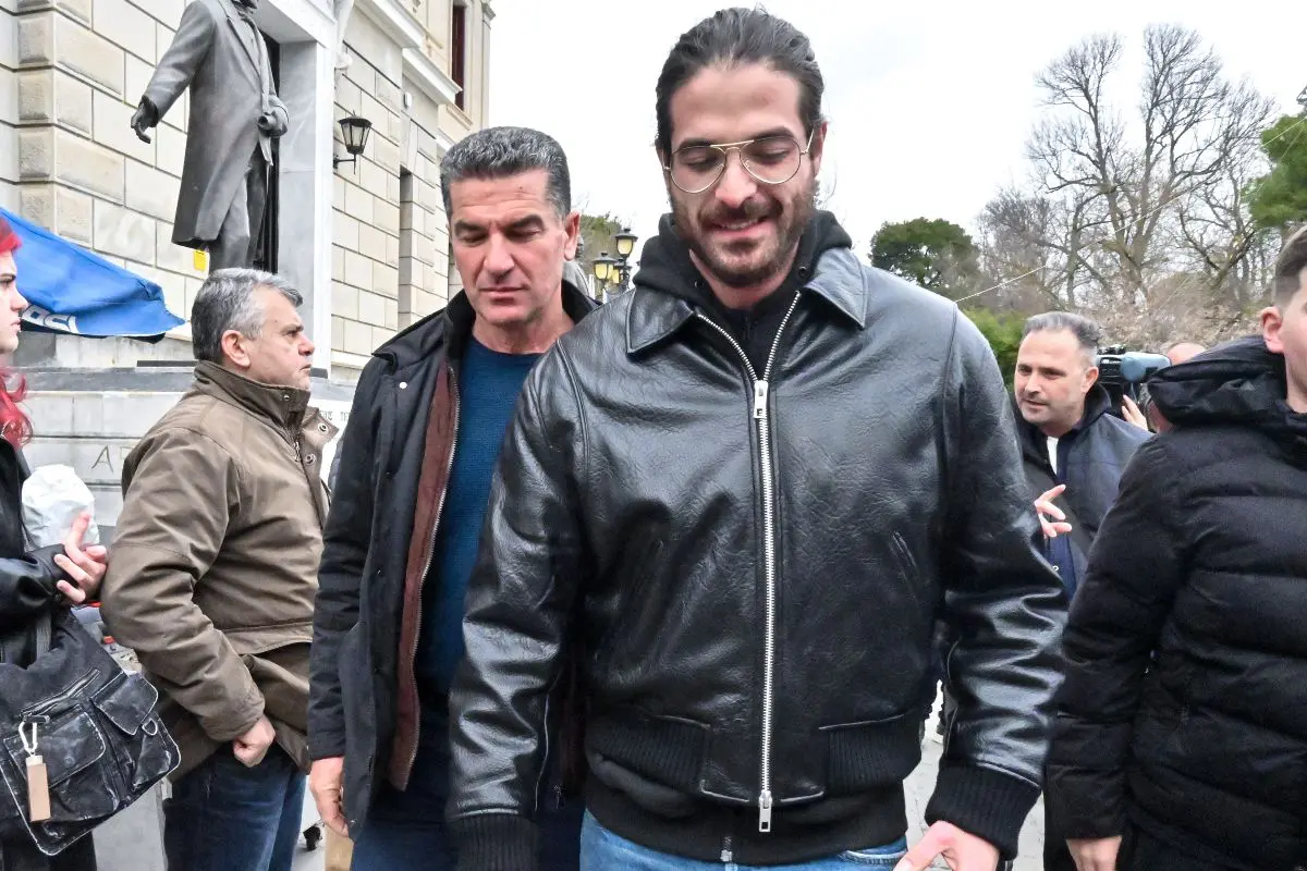 Ο Άρης Μουγκοπέτρος έξω από τον Εισαγγελέα