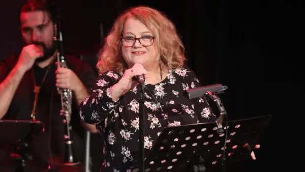 Η Ελένη Καστάνη σε εμφάνισή της