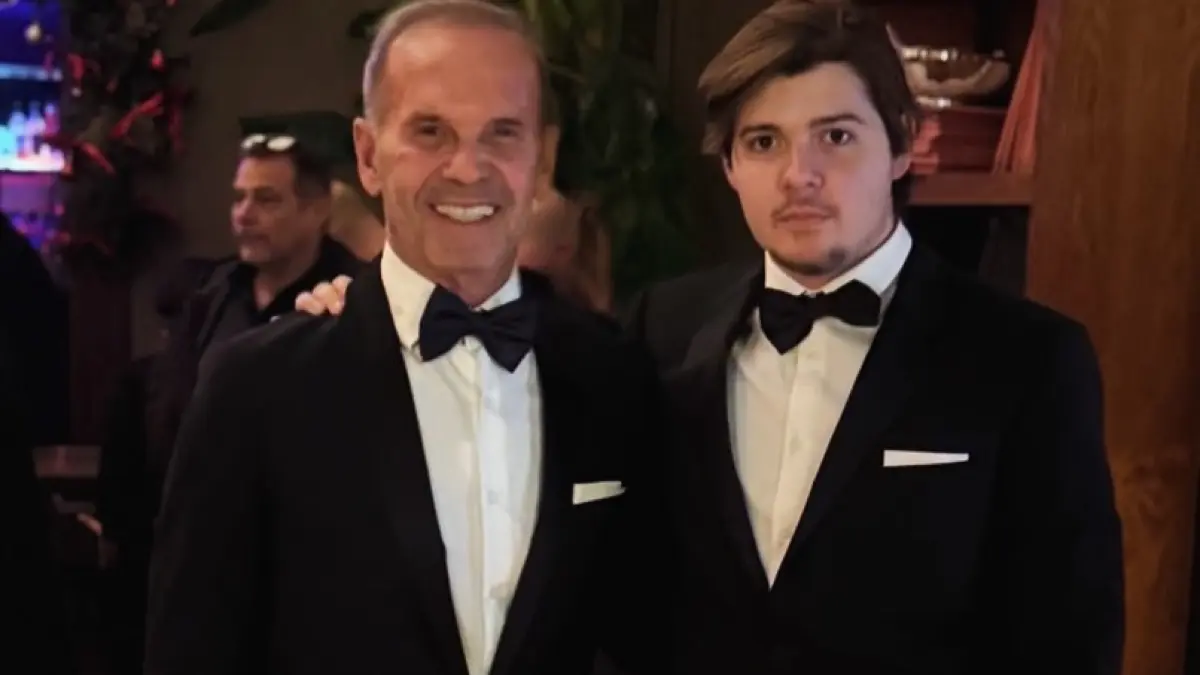 Ο Πέτρος Κωστόπουλος με τον γιο του Μάξιμο