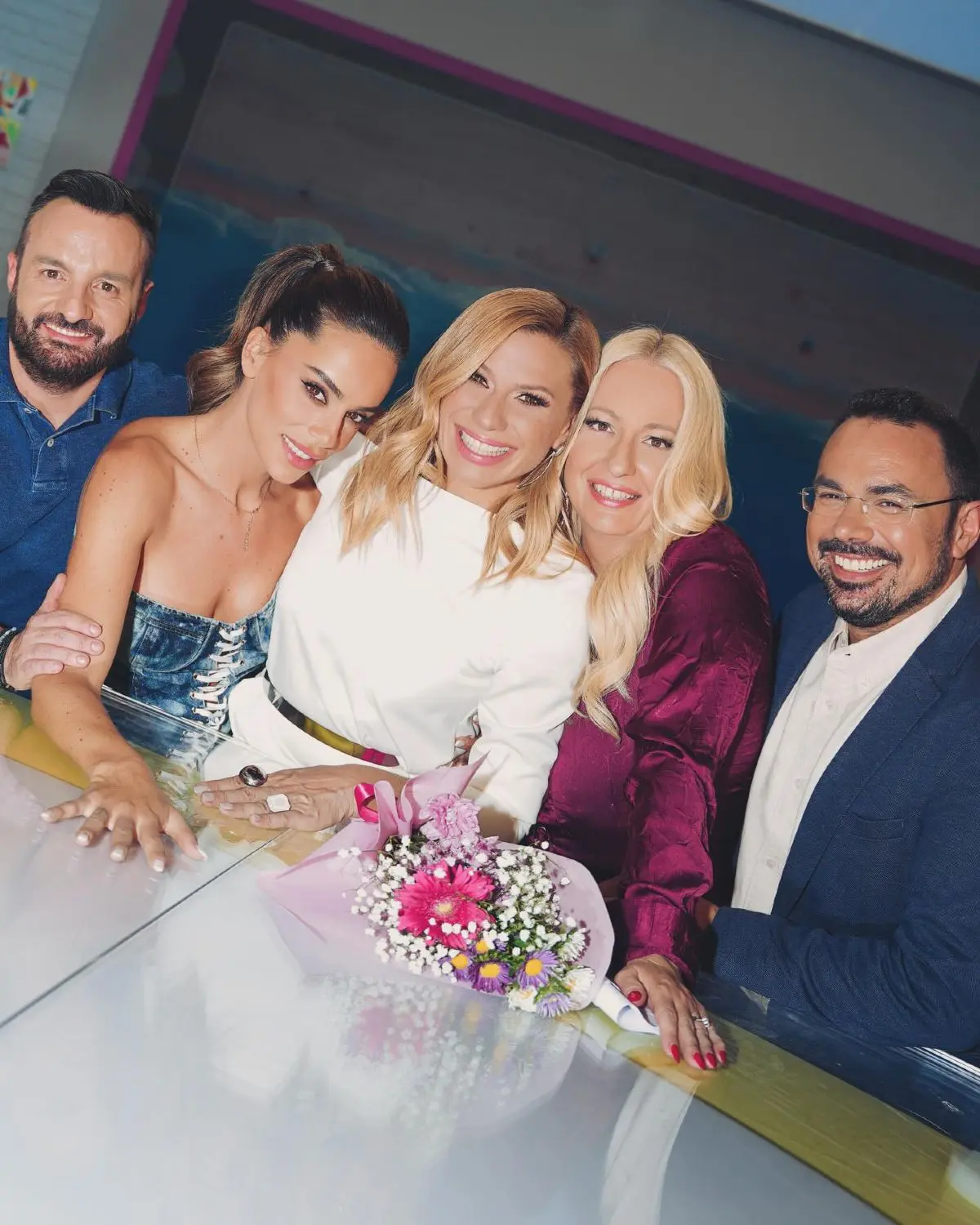 η καραβάτου με τους παλιούς και νέους συνεργάτες της