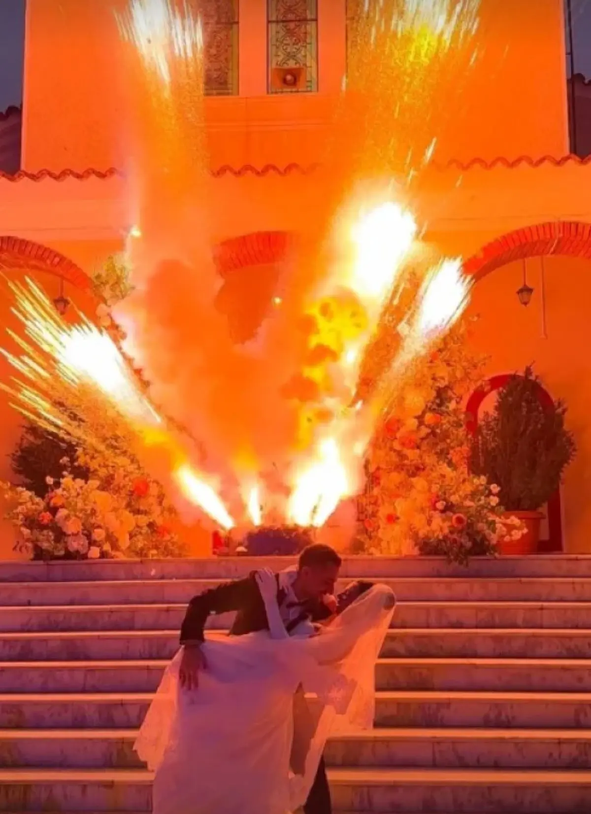 Παντρεύτηκαν ο Σάκης Κατσούλης και η Μαριαλένα Ρουμελιώτη