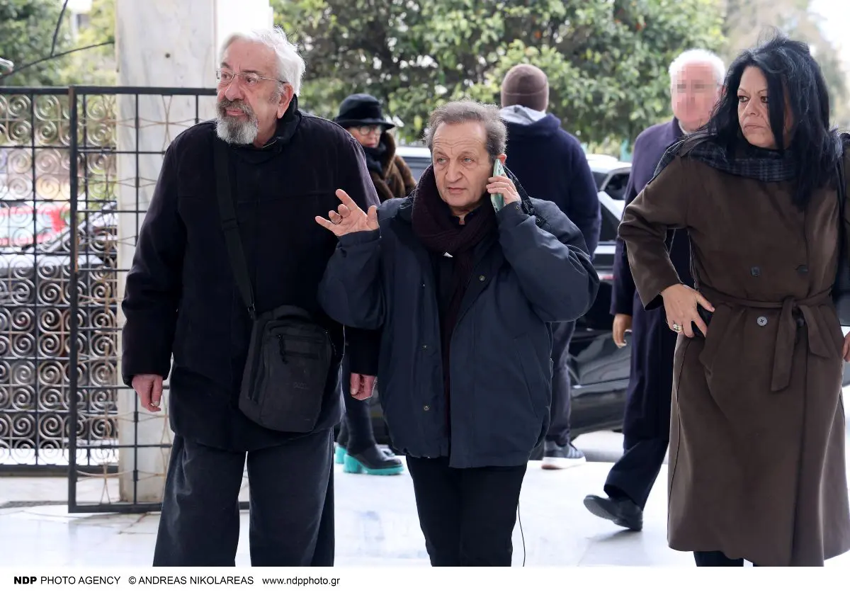 Ο Σπύρος Μπιμπίλας στη κηδεία της Μέλπως Ζαρόκωστα