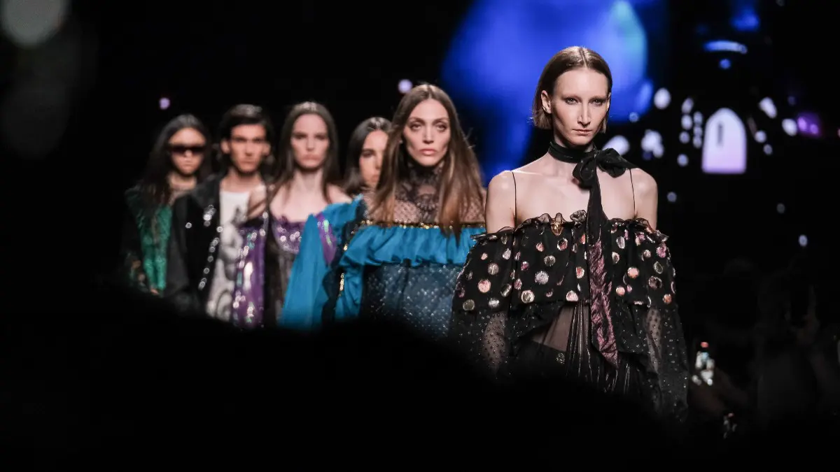 10 τάσεις από τις συλλογές pre-fall 2026 που φέρνουν επανάσταση στην γκαρνταρόμπα μας