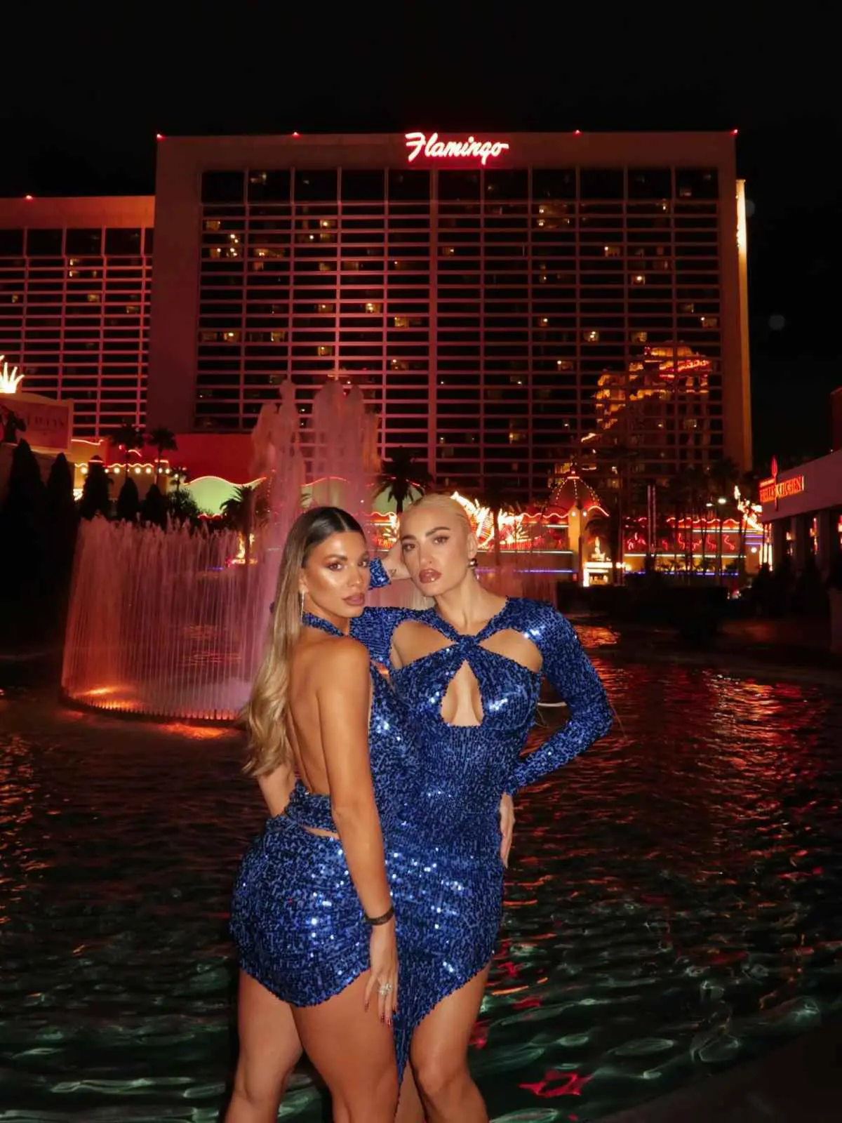 Η Ιωάννα Τούνη με τη φίλη της, Έφη