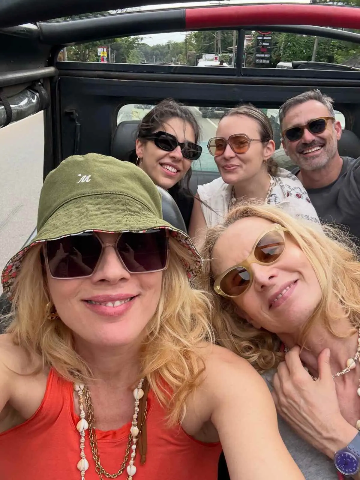 Η Σμαράγδα Καρύδη και ο Γιώργος Καπουτζίδης στη Σρι Λάνκα