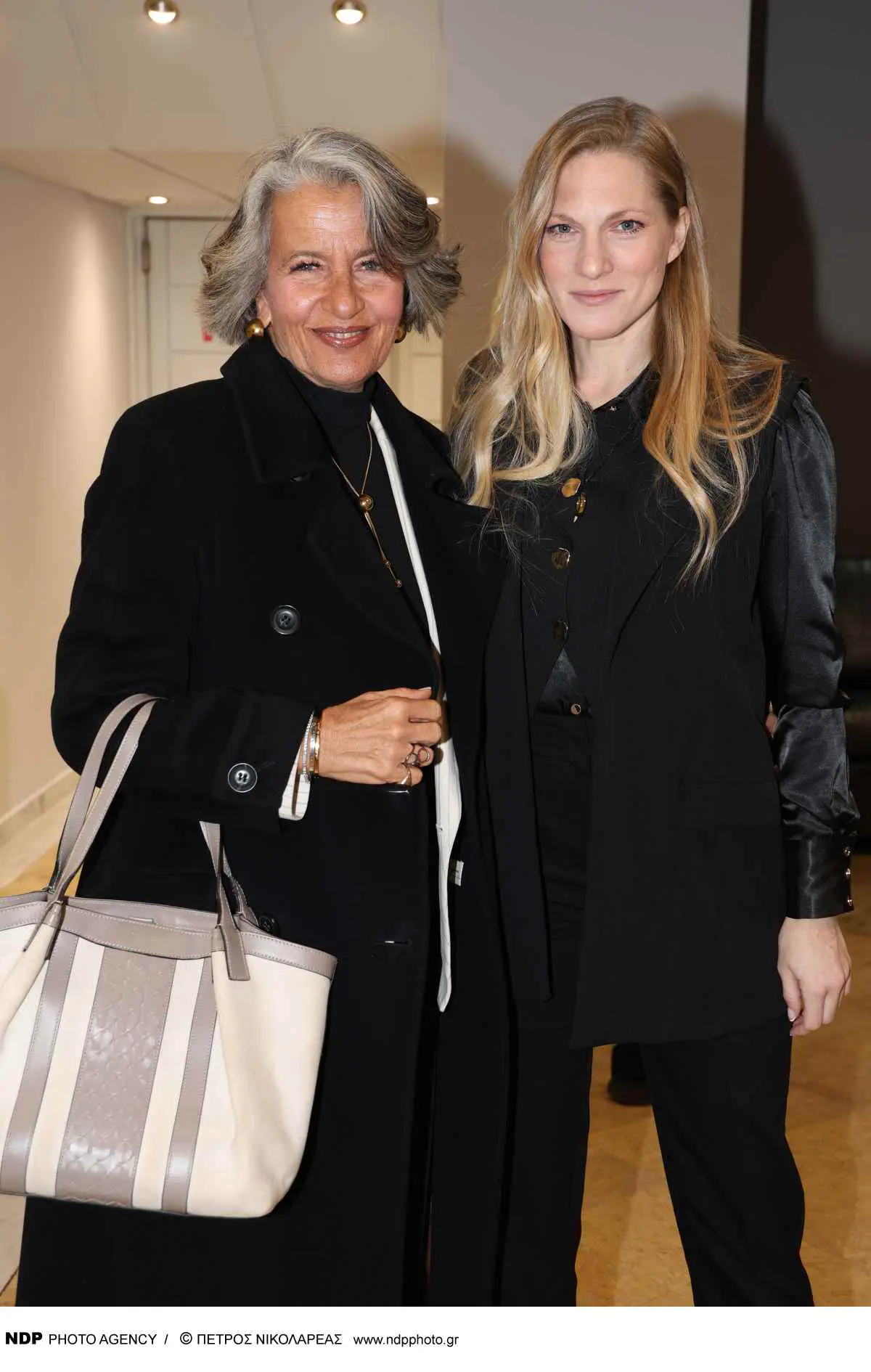 Λουκία Παπαδάκη-Σάρα Εσκενάζη