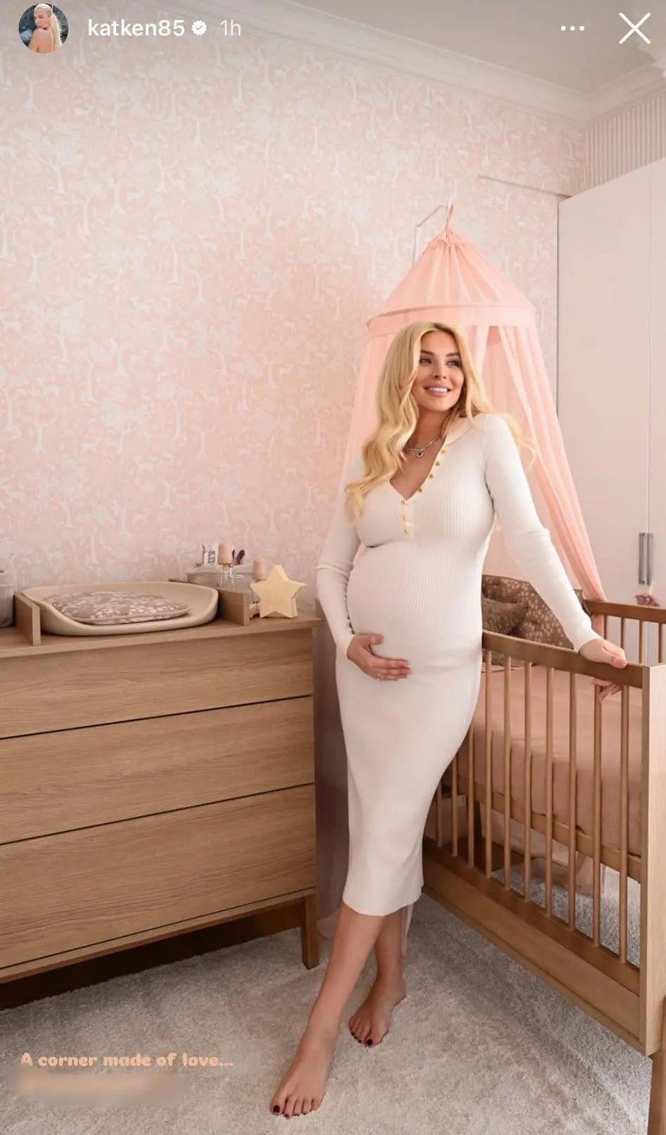 Η Κατερίνα Καινούργιου στο παιδικό δωμάτιο της κόρης της