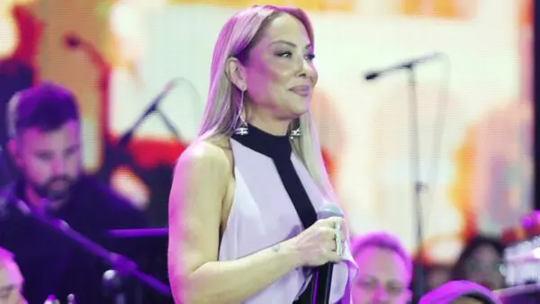 Η Μελίνα Ασλανίδου σε συναυλία της