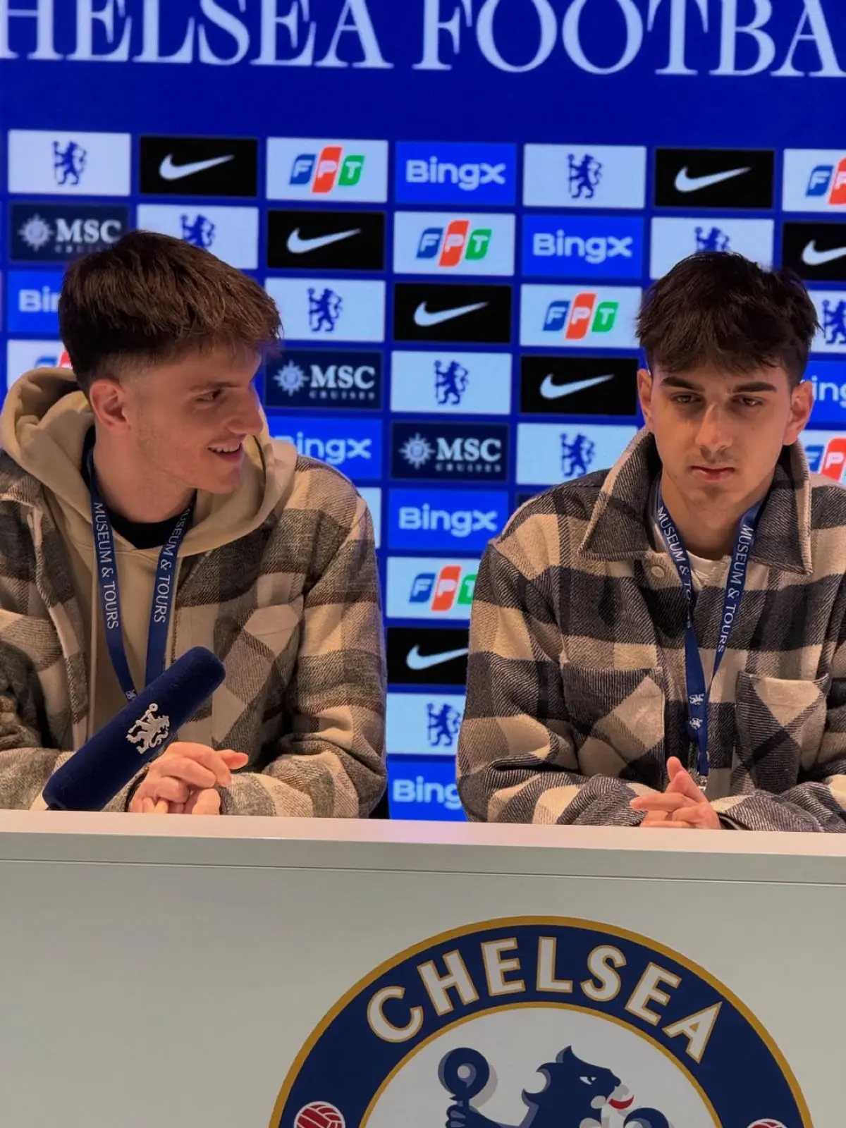 Η Ντορέττα Παπαδημητρίου μαζί με τους γιους της και τον Γιώργο Γεροντιδάκη στο Λονδίνο