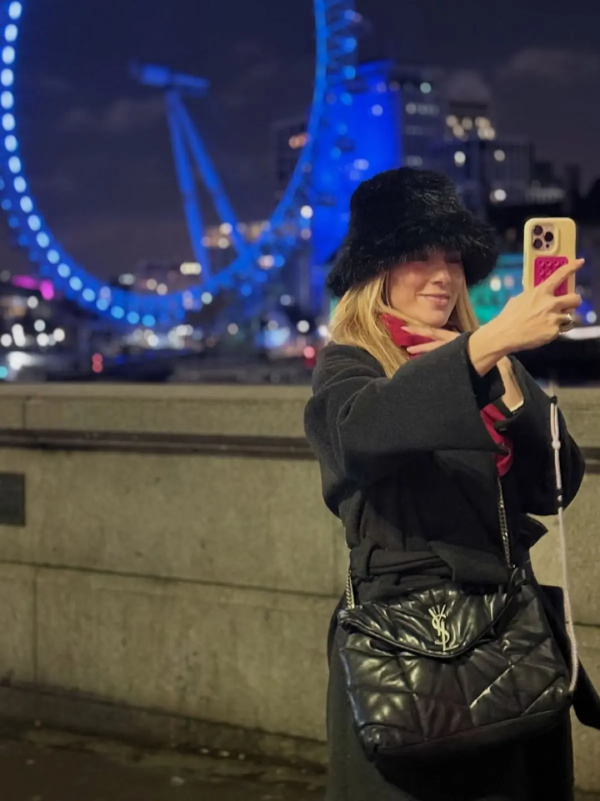 Η Ντορέττα Παπαδημητρίου μαζί με τους γιους της και τον Γιώργο Γεροντιδάκη στο Λονδίνο