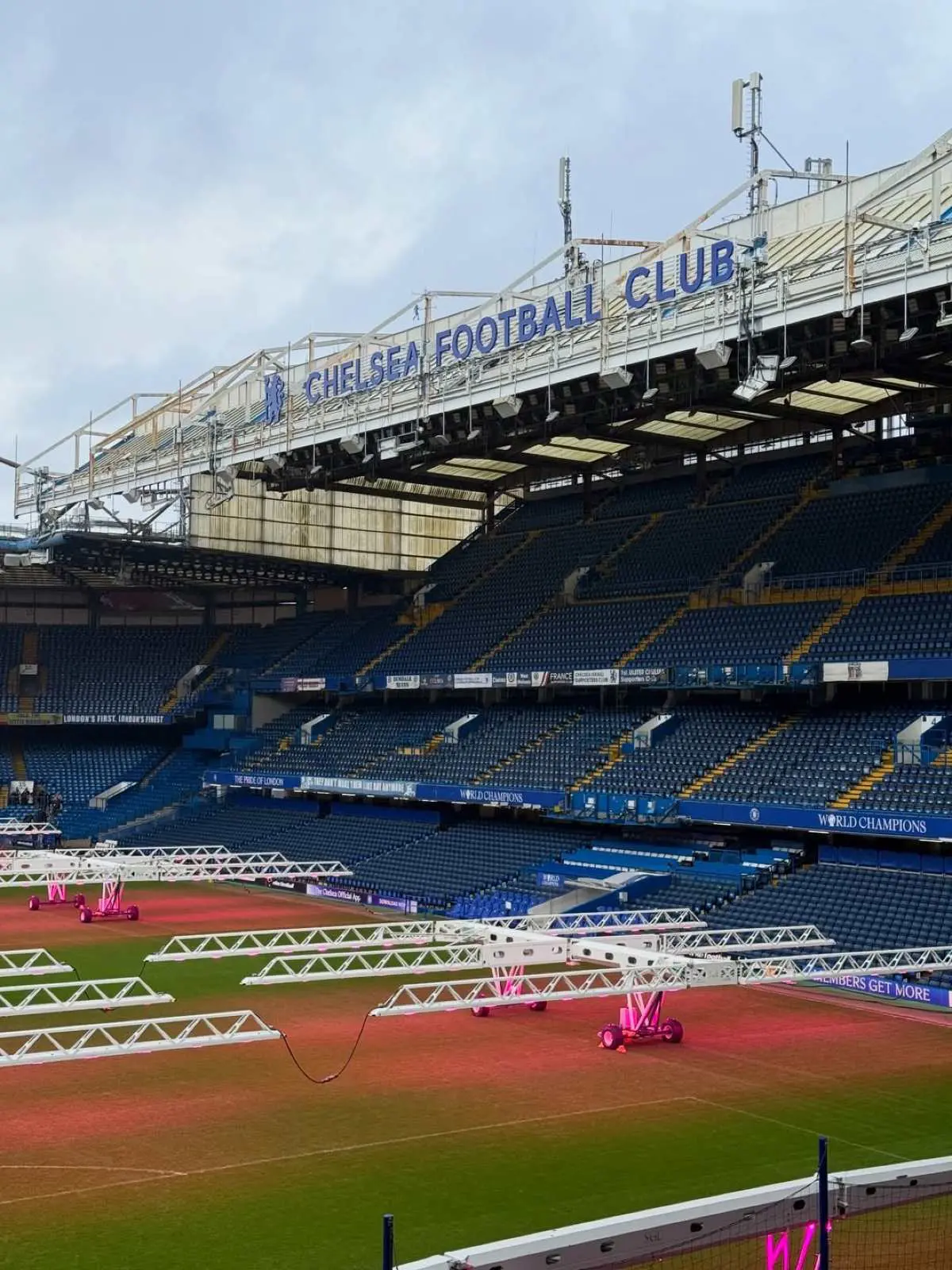 Η Ντορέττα Παπαδημητρίου μαζί με τους γιους της και τον Γιώργο Γεροντιδάκη στο Λονδίνο