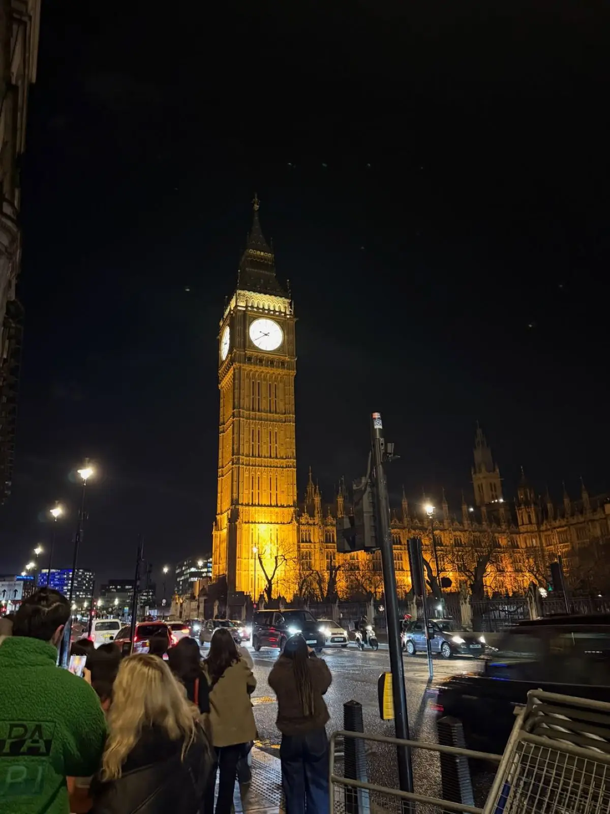 Η Ντορέττα Παπαδημητρίου μαζί με τους γιους της και τον Γιώργο Γεροντιδάκη στο Λονδίνο