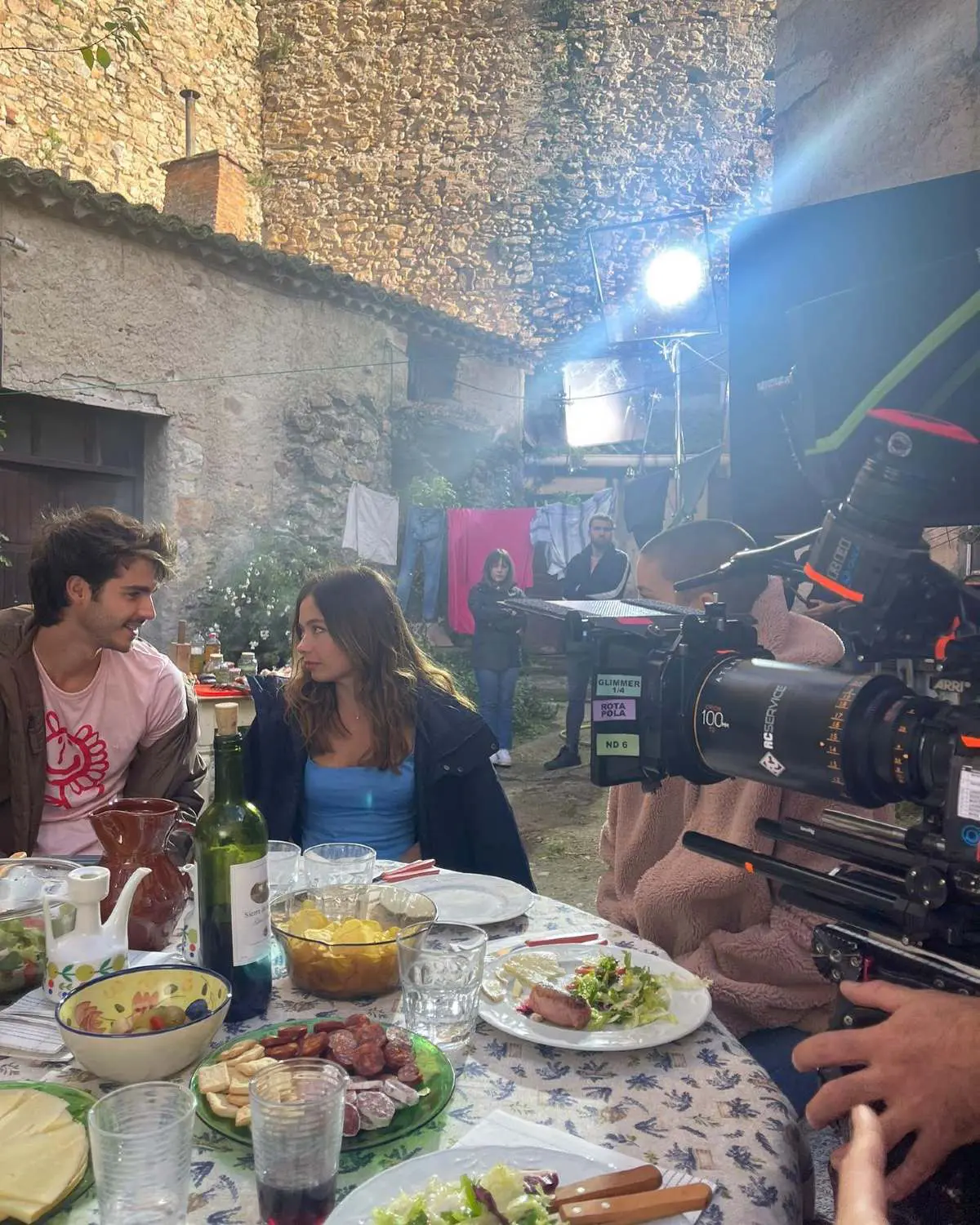 Γιατί η σειρά του Netflix, A Perfect Story μιλά για όλα όσα μας έμαθαν λάθος