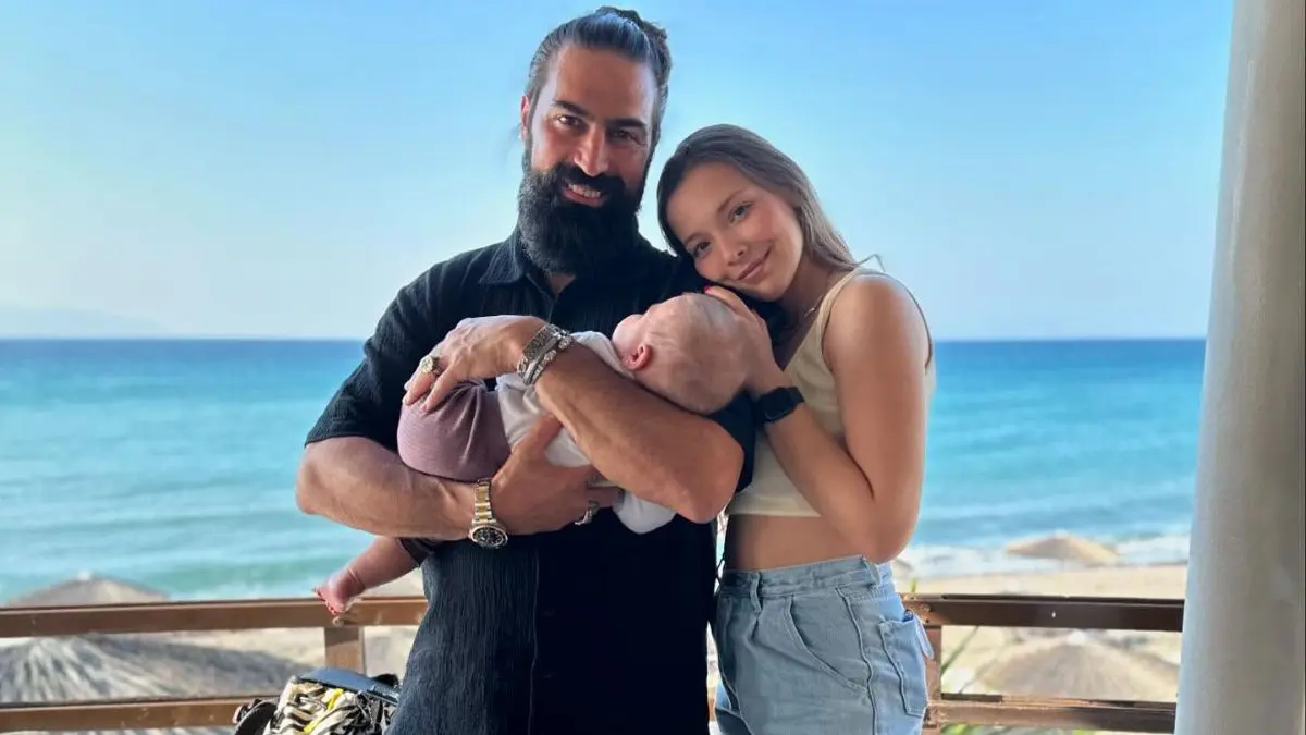 Μιχάλης Σεΐτης: Βάφτισε την κόρη του – Η τρυφερή φωτογραφία με την σύζυγό του