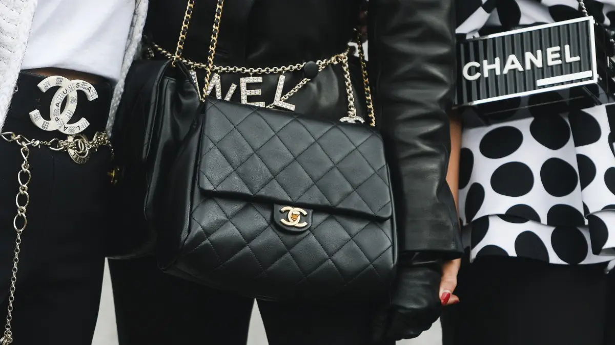 Η F/W 26-27 συλλογή Chanel αποτίει φόρο τιμής στην «Coco» της δεκαετίας του 1920