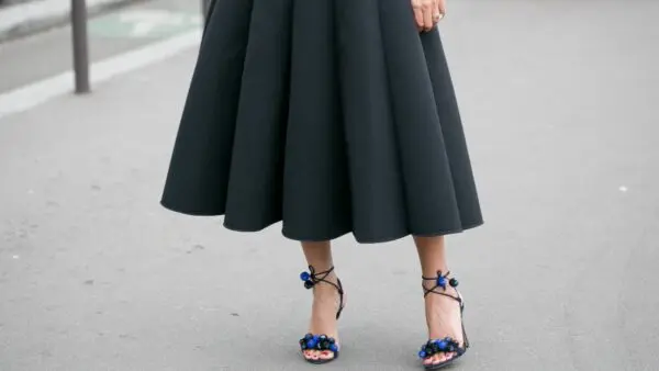 Πεντικιούρ χρώμα σε κοπέλα