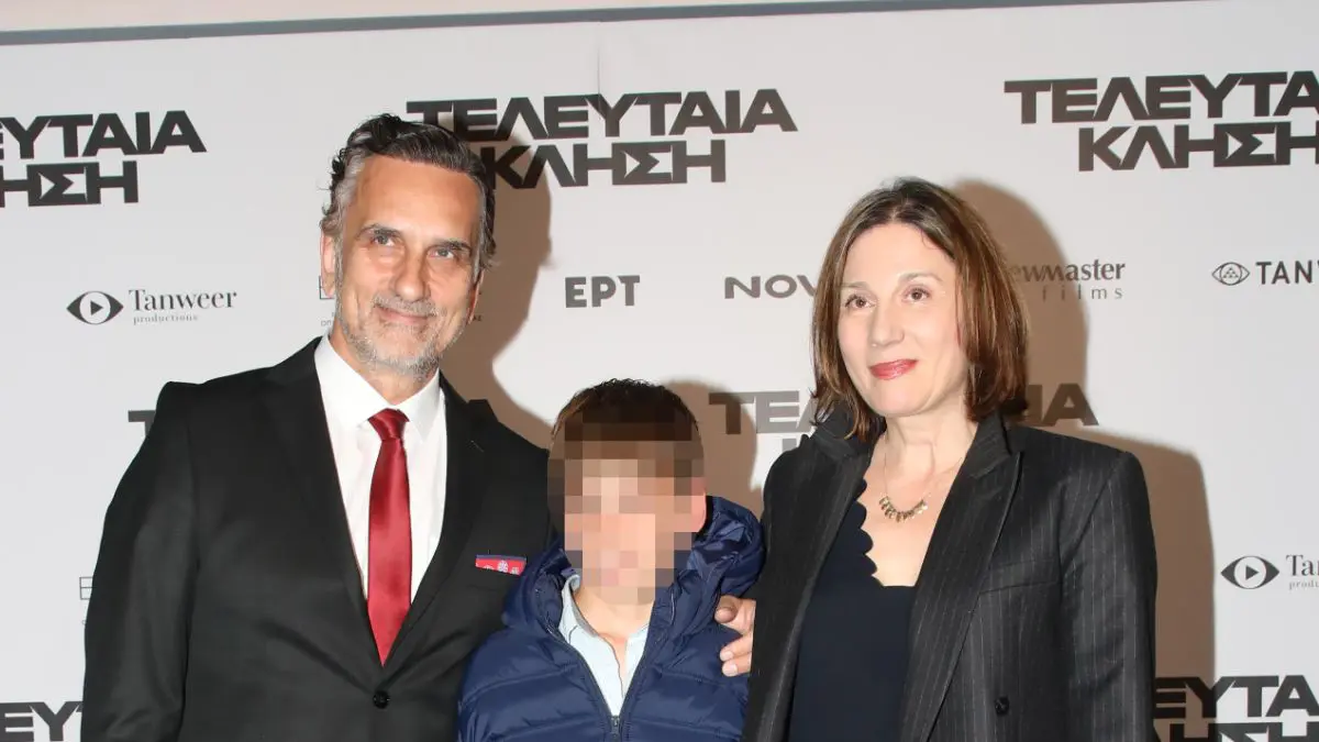 Ο Νίκος Ψαρράς με την Έλενα Καρακολούλη και τον γιο τους, Πάνο