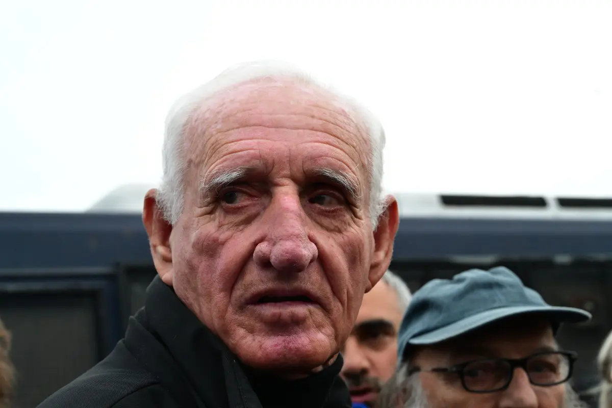 Δίκη για τα Τέμπη: «Θα σε σκίσω» - Ένταση μεταξύ συγγενών των θυμάτων και κατηγορουμένων