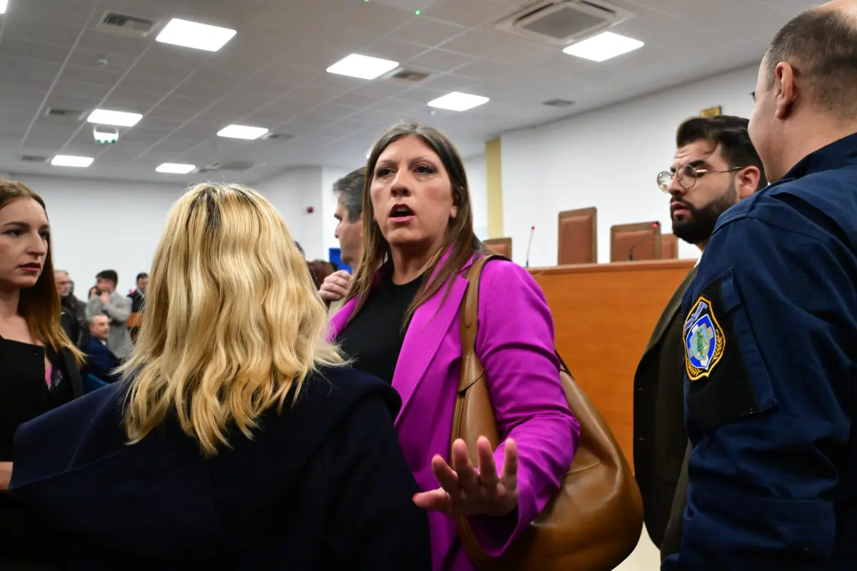 Δίκη για τα Τέμπη: «Θα σε σκίσω» - Ένταση μεταξύ συγγενών των θυμάτων και κατηγορουμένων