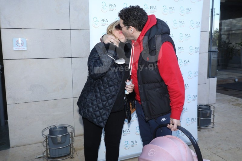 Εξιτήριο από το μαιευτήριο για τον Μπιθικώτση και την Τσιριγκάκη