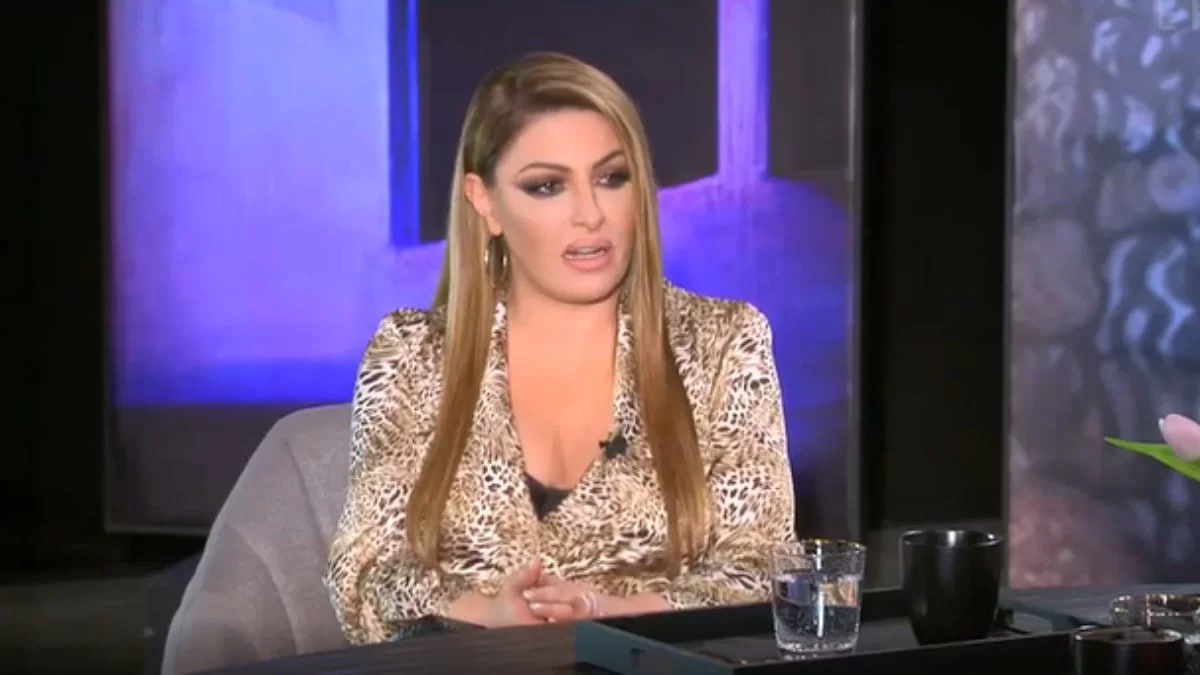 «Ήταν κατάμαυρη σε όλο το πρόσωπο» - Η σπαρακτική εξομολόγηση της Έλενας Παπαρίζου στον αέρα της ΕΡΤ