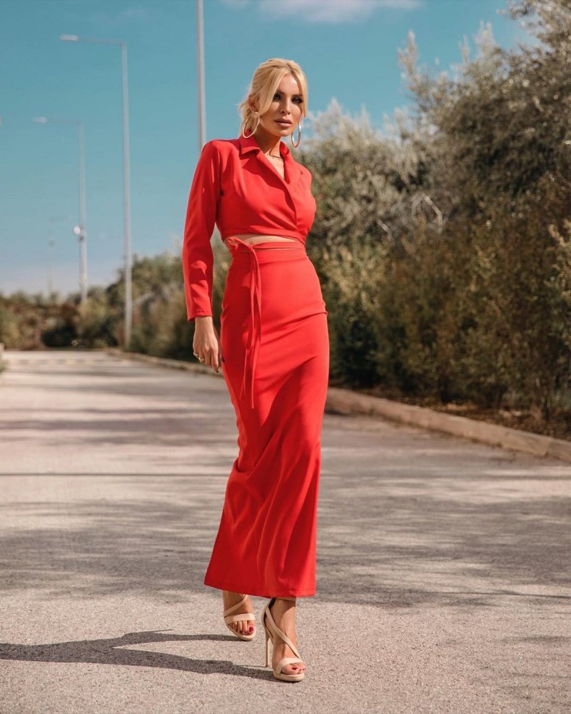 Κατερίνα Καινούργιου με twin set