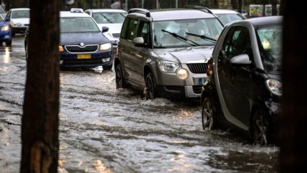 Καιρός 11/1: Ισχυρές καταιγίδες και χιόνια - Πέφτει η θερμοκρασία