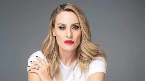 Ελεονώρα Μελέτη: Εγκλωβισμένη στην Πεντέλη κάνοντας σκι - Το απολαυστικό βίντεο