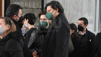 Λευτέρης Χαρίτος: Συντετριμμένος στην κηδεία του πατέρα του - Πολύ δύσκολες ώρες