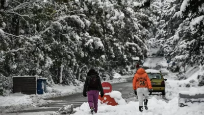 Καιρός (23/1): Πολικό ψύχος στη χώρα - Σε ποιες περιοχές χιονίζει